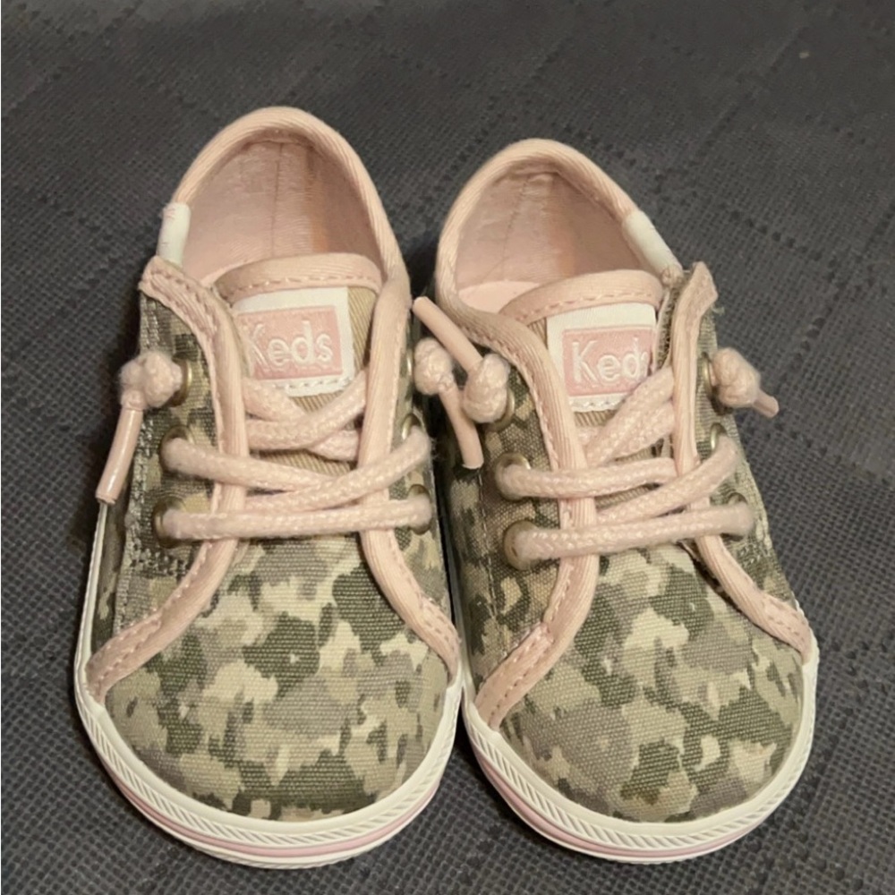 ✨NEW CAMO/LIGHT PINK KEDS✨